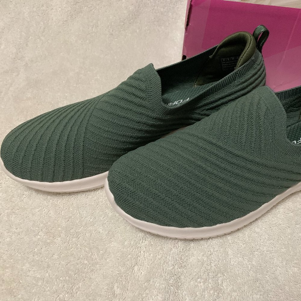 Skechers Sky's the Limit Slip On Shoes (Olive)